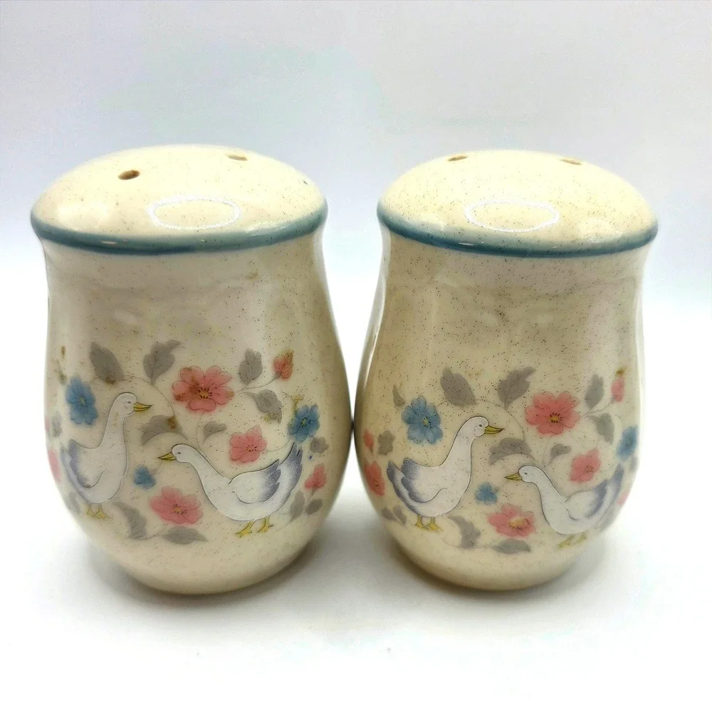 Vintage Country Classics Salt & Pepper Set Geese 1987 Japan Stoneware